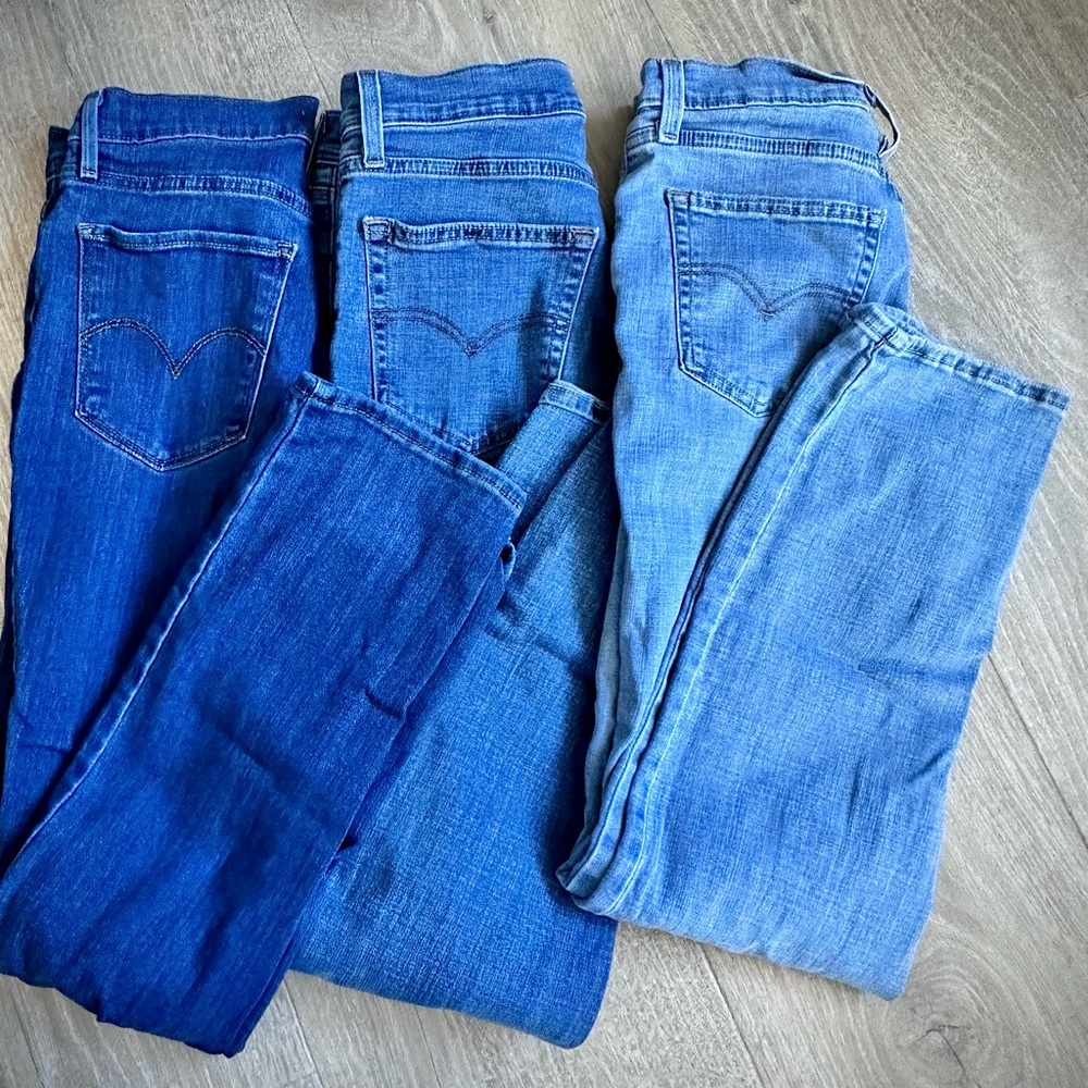 3 pair of Women's 724 Levi High Waisted Straight 28 / 29